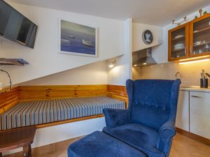 18791311-Ferienwohnung-4-Jelsa-300x225-5