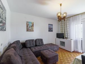 19638751-Ferienwohnung-4-Jelsa-300x225-2