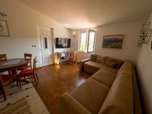 23924480-Ferienwohnung-4-Jelsa-300x225-1