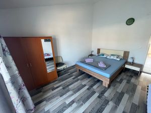 23925631-Ferienwohnung-2-Jelsa-300x225-5