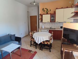 24014201-Ferienwohnung-4-Jelsa-300x225-1