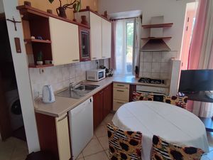 24014201-Ferienwohnung-4-Jelsa-300x225-4