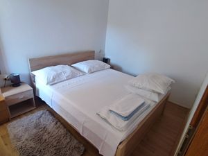 24014201-Ferienwohnung-4-Jelsa-300x225-5