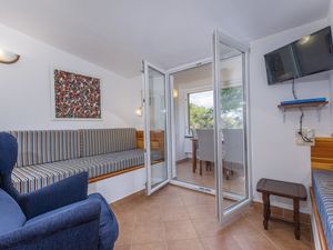 23930472-Ferienwohnung-4-Jelsa-300x225-2