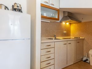 23930473-Ferienwohnung-4-Jelsa-300x225-4