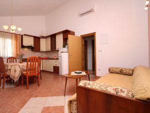 23933199-Ferienwohnung-4-Jelsa-300x225-2