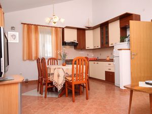 23933199-Ferienwohnung-4-Jelsa-300x225-3