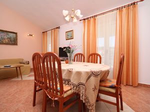 23933199-Ferienwohnung-4-Jelsa-300x225-5