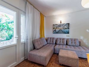 23927422-Ferienwohnung-4-Jelsa-300x225-1