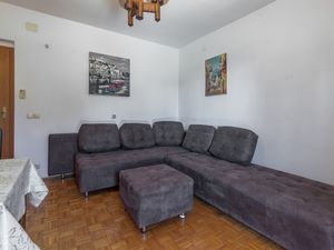 23927423-Ferienwohnung-4-Jelsa-300x225-1