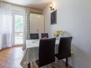 23927423-Ferienwohnung-4-Jelsa-300x225-3