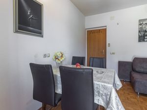 23927423-Ferienwohnung-4-Jelsa-300x225-4