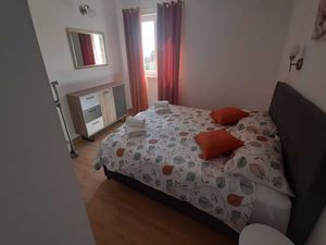 24058706-Ferienwohnung-6-Jelsa-300x225-2