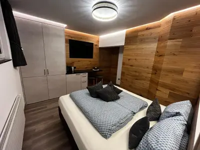 987c668c-16e8-4e19-acfb-016e51cabfb7