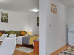 23142145-Ferienwohnung-4-Jesenice na Dolenjskem-300x225-2