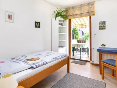 kleines Zimmer Balkonsicht FeWo Lankisch