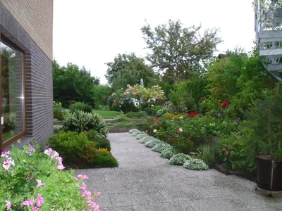 Blick von der Terrase in den Garten