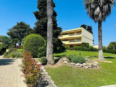 Außenseite Ferienhaus [Sommer]