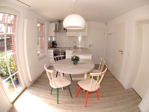 23708875-Ferienwohnung-4-Juist-300x225-3