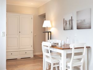 23917345-Ferienwohnung-2-Juist-300x225-5