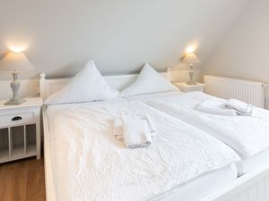 23917351-Ferienwohnung-4-Juist-300x225-3