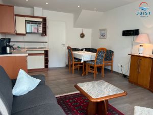 23883944-Ferienwohnung-4-Juist-300x225-0