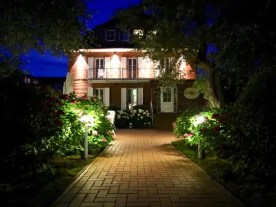 Parkvilla bei Nacht