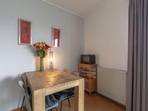 24045722-Ferienwohnung-4-Julianadorp-300x225-2