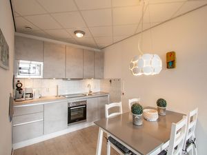 24045714-Ferienwohnung-4-Julianadorp-300x225-3