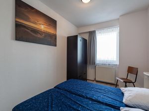 24045717-Ferienwohnung-4-Julianadorp-300x225-4