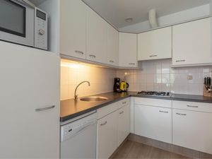 24045831-Ferienwohnung-4-Julianadorp-300x225-2