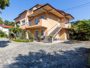 23757989-Ferienwohnung-8-Jušići-300x225-0