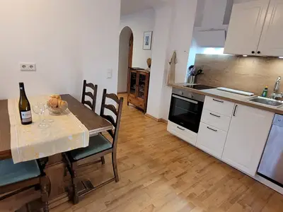 Küche mit Esstisch
