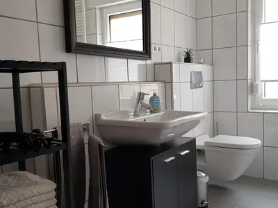 Badezimmer mit Tageslicht