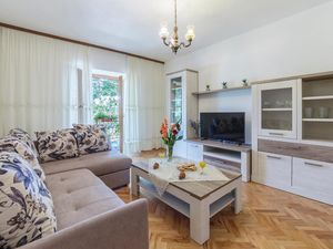 23747240-Ferienwohnung-4-Kaldanija-300x225-4