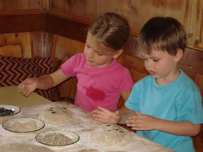 Beim Brot backen