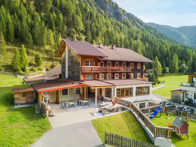 Das LandhausTaurer mit Terrasse und Spielplatz