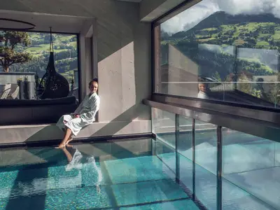 Wellnessbereich mit Pool
