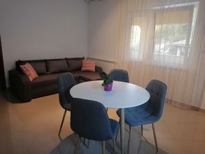 19126588-Ferienwohnung-5-Kampor-300x225-2