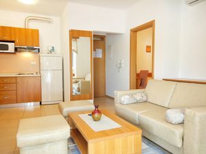 23927296-Ferienwohnung-6-Kampor-300x225-3