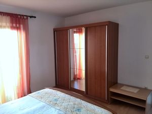 23931583-Ferienwohnung-3-Kampor-300x225-5