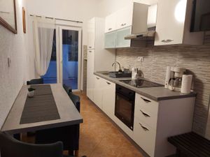 23932152-Ferienwohnung-5-Kampor-300x225-3