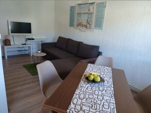 23932184-Ferienwohnung-4-Kampor-300x225-1