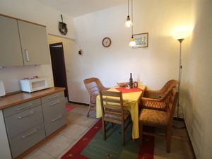 23932251-Ferienwohnung-3-Kampor-300x225-2