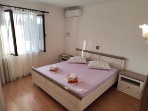 23932879-Ferienwohnung-6-Kampor-300x225-4