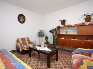 19128225-Ferienwohnung-6-Kampor-300x225-1