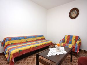 19128225-Ferienwohnung-6-Kampor-300x225-3