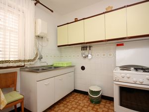 19128225-Ferienwohnung-6-Kampor-300x225-5