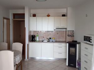 19129391-Ferienwohnung-4-Kampor-300x225-3