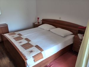 23931584-Ferienwohnung-3-Kampor-300x225-4